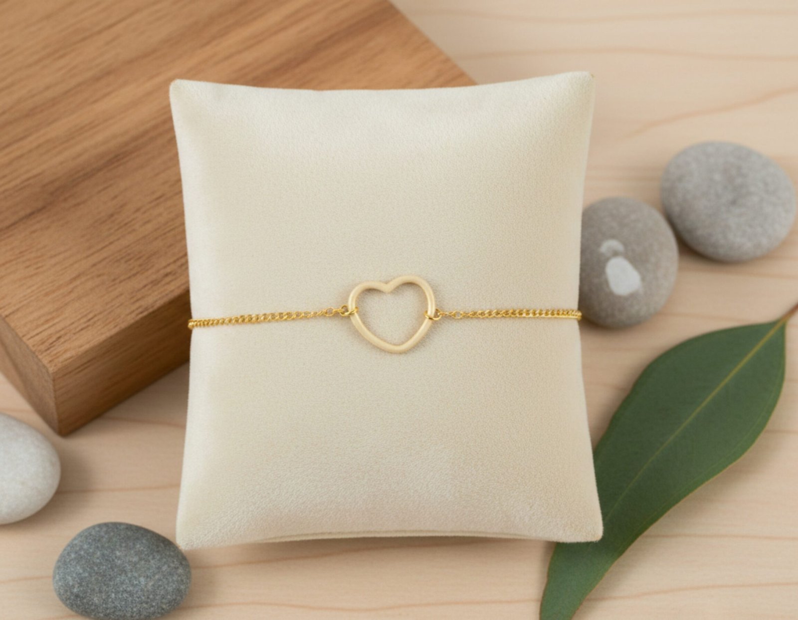 golden-love-loop-bracelet