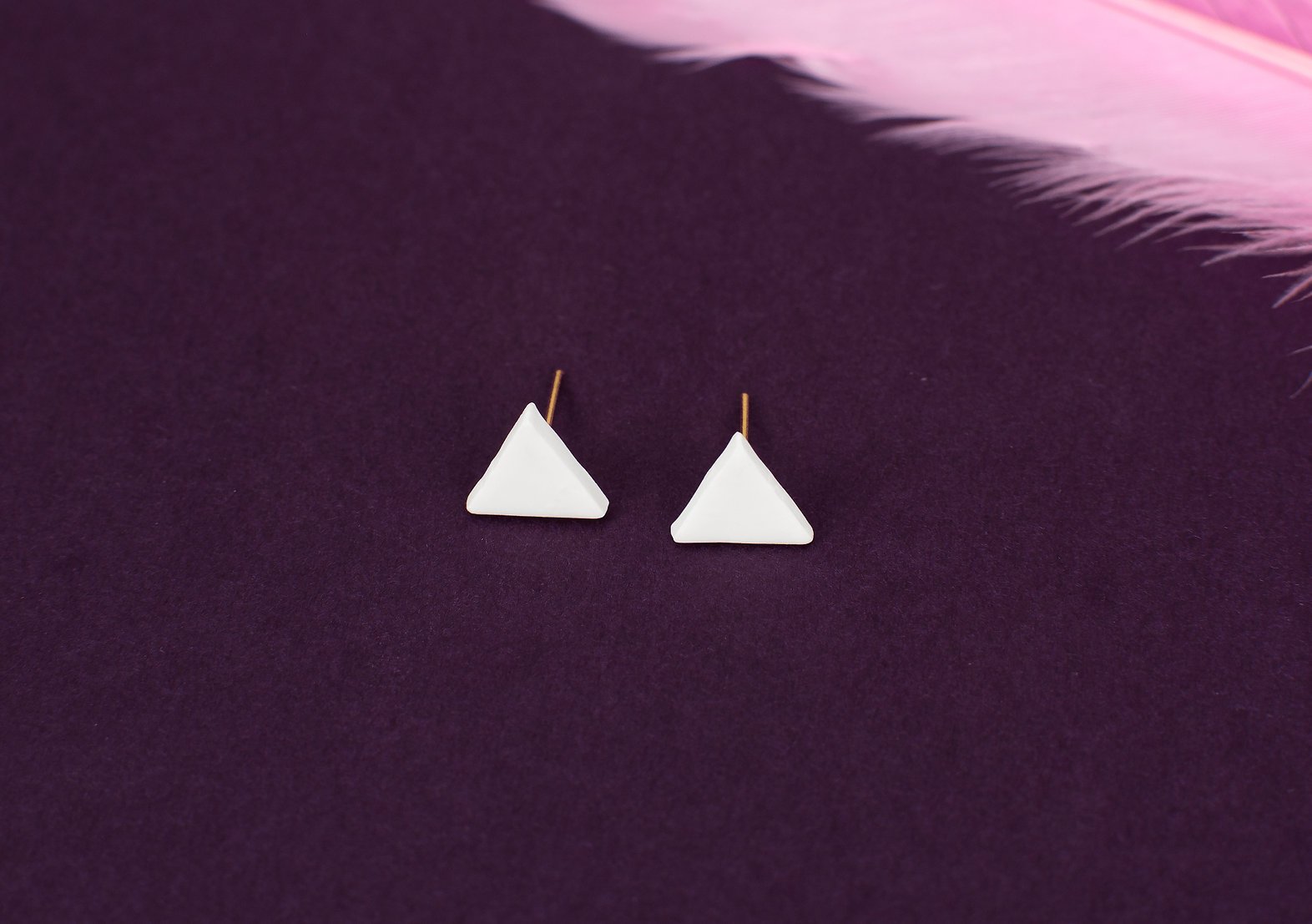 mini-triangle-white-studs