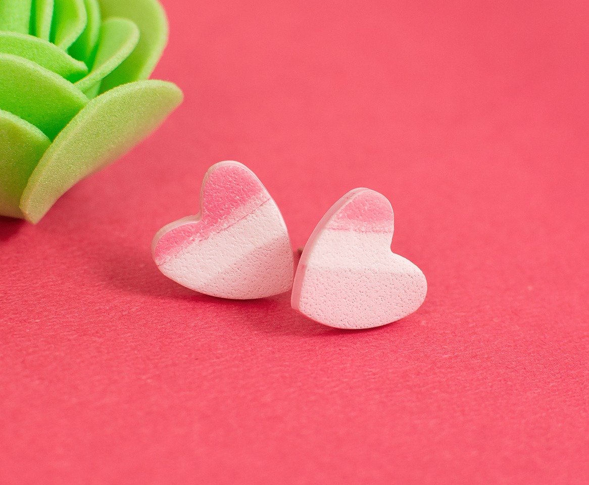 pink-multicolor-textured-heart-studs