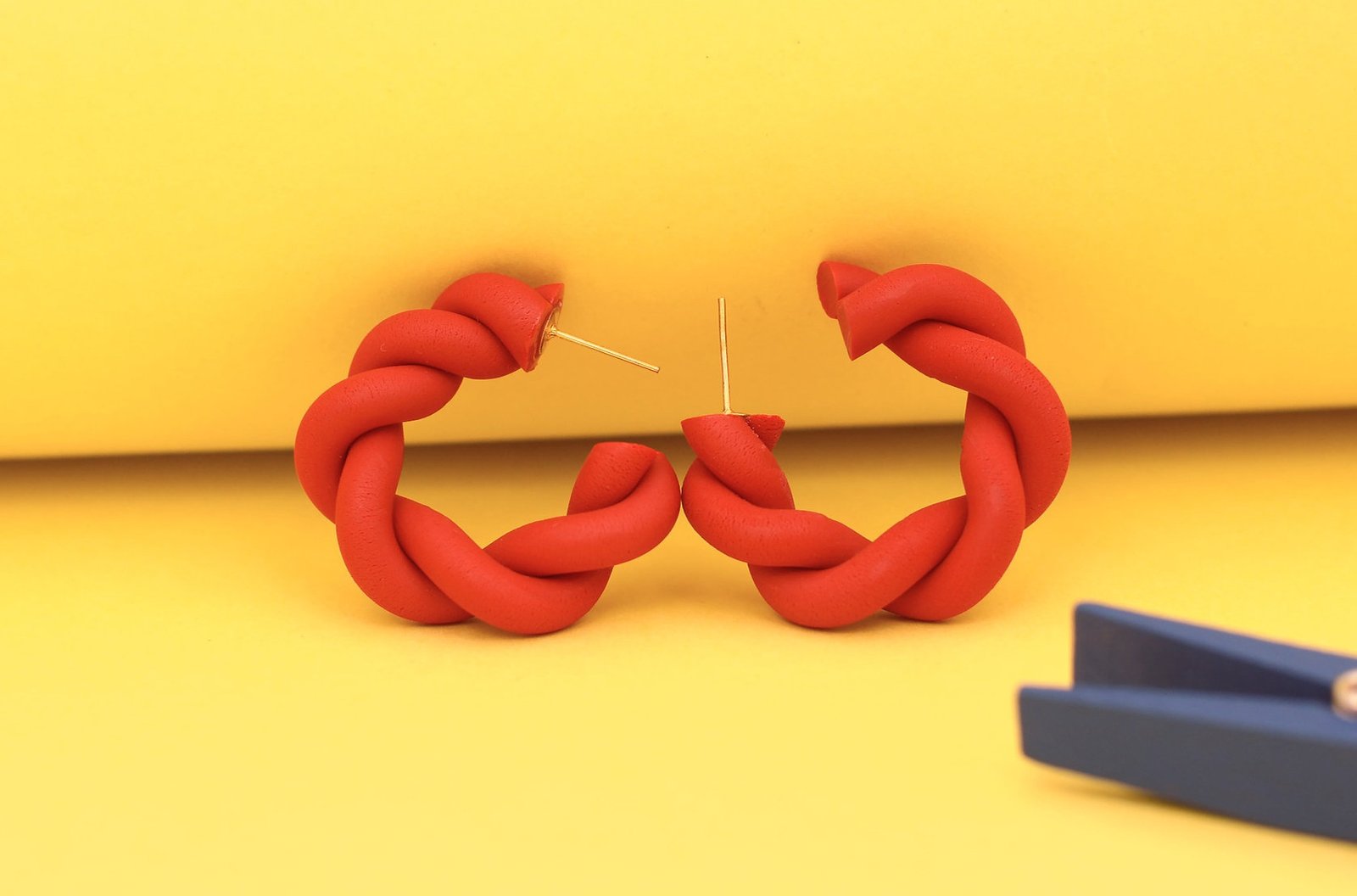 scarlet-twisted-rings