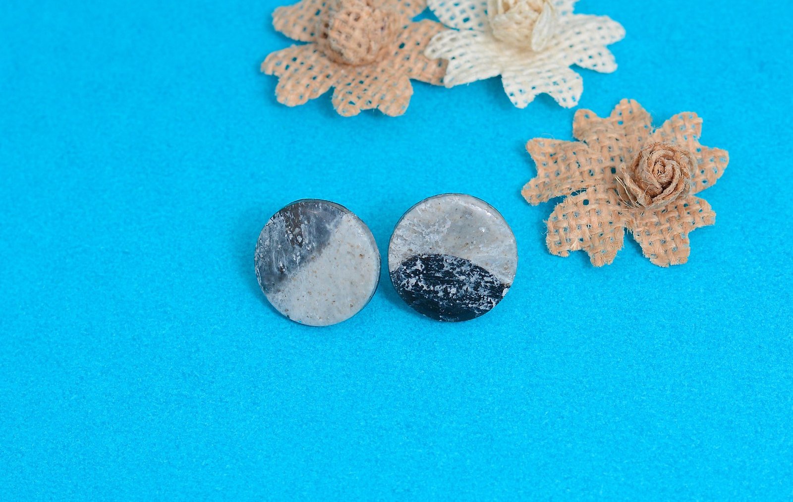 black-granite-sparkle-studs