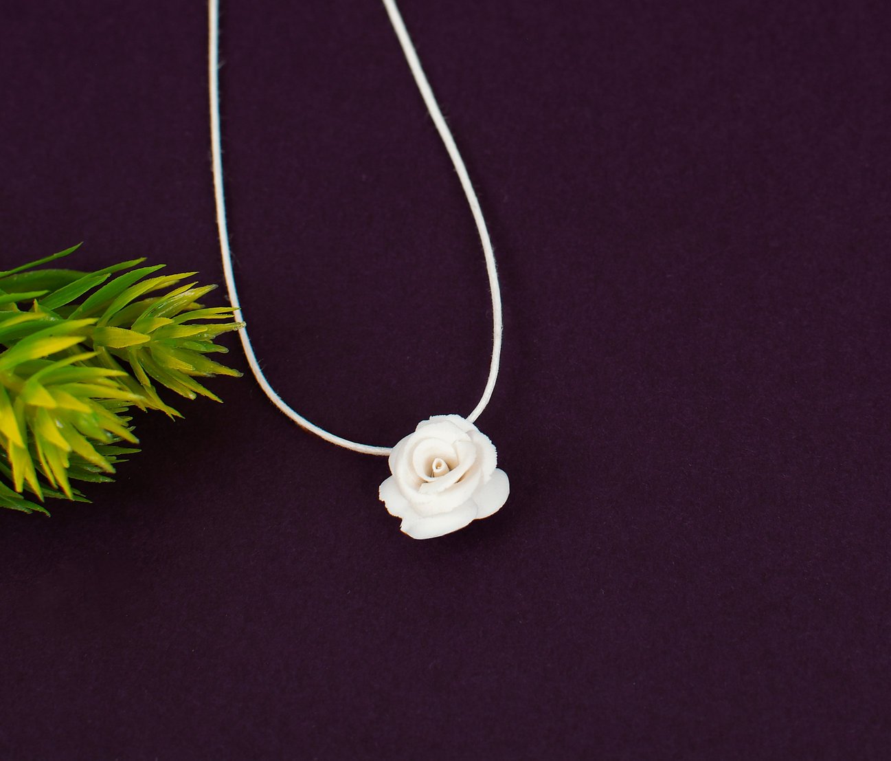 mini-white-rose-pendant