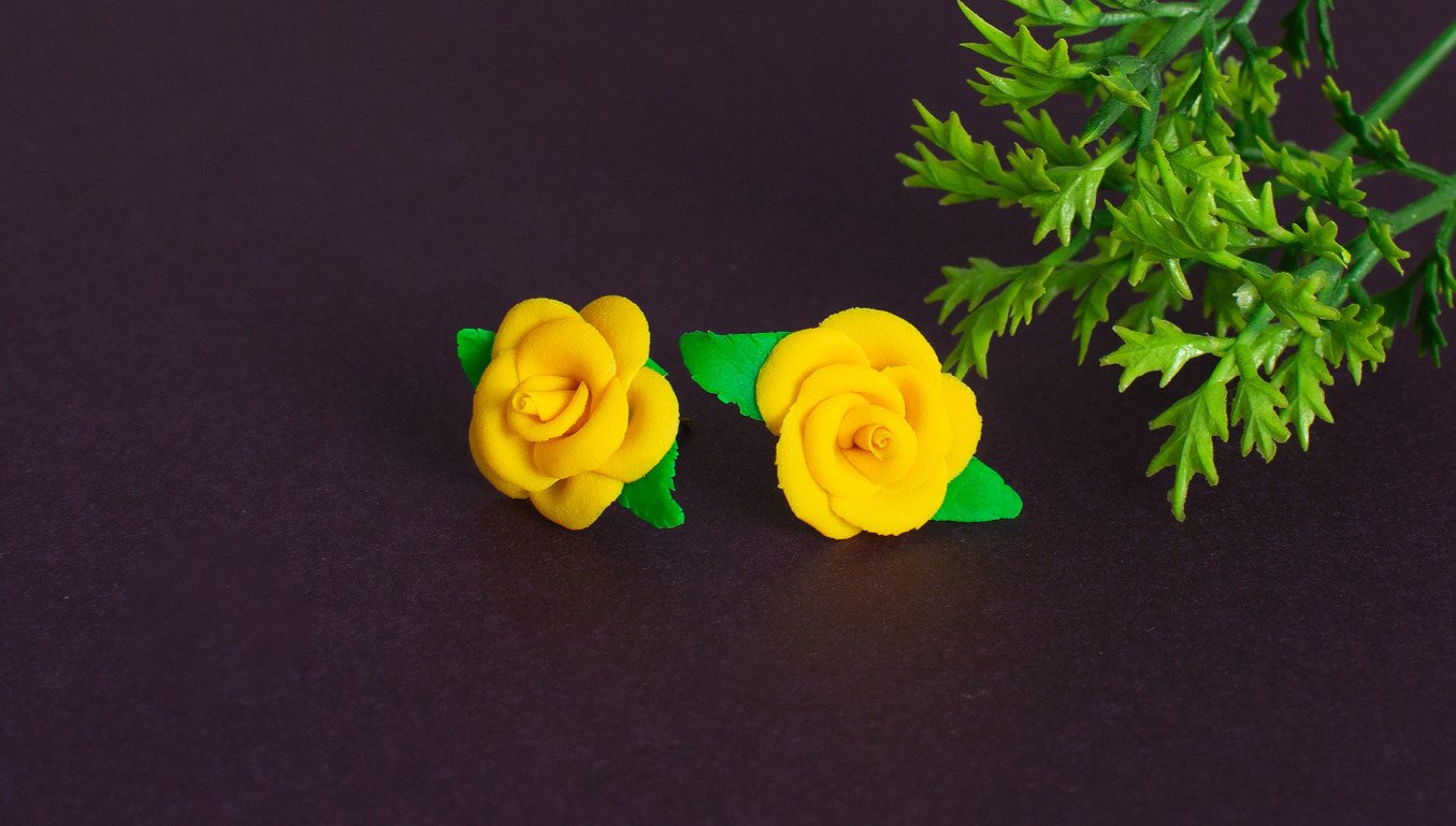 mini-yellow-rose-studs-with-leaves