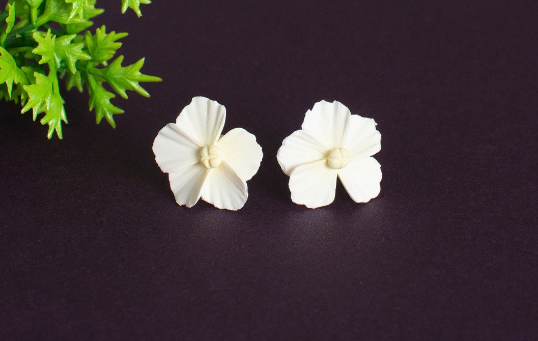 mini-white-plumeria-studs