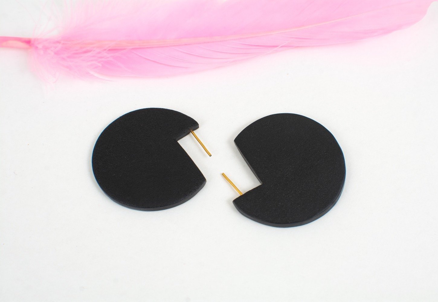 curve-cutout-circlets