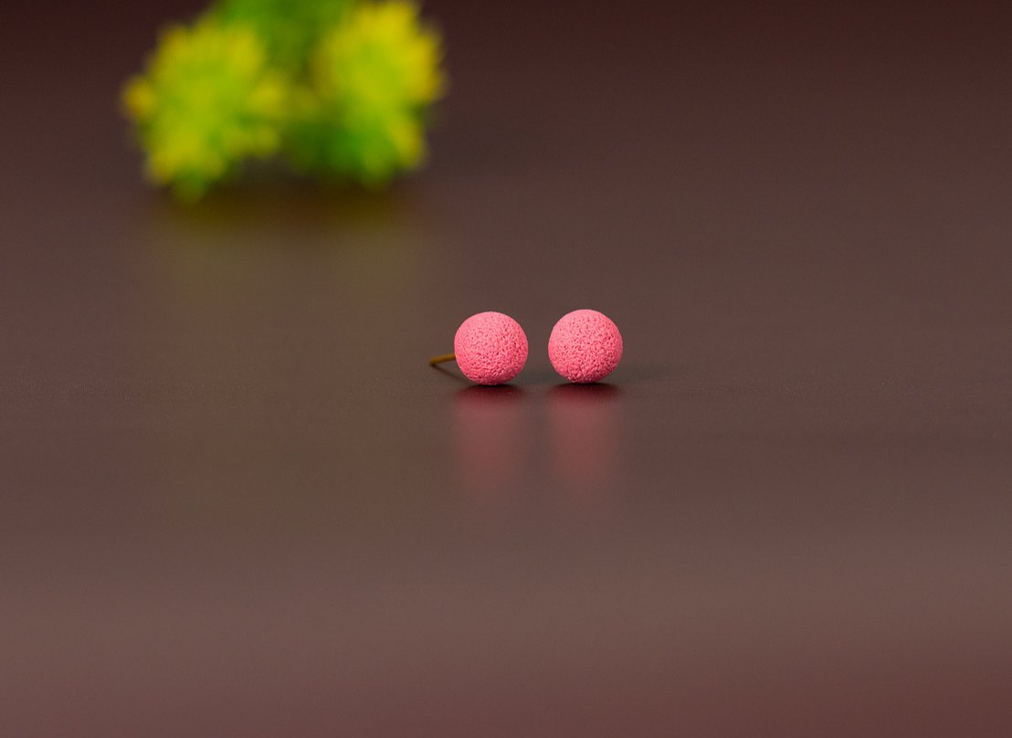 mommy-me-pink-furr-ball-studs