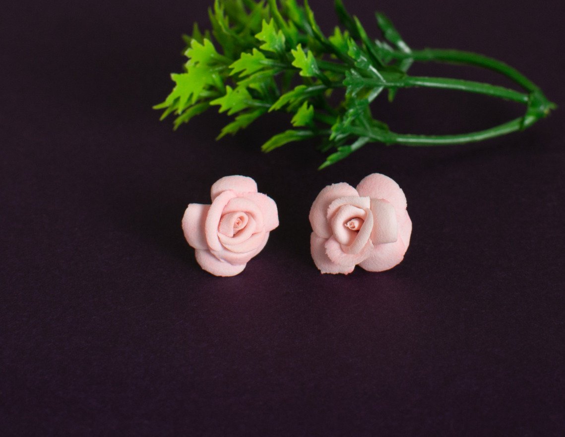 mini-baby-pink-rose-studs